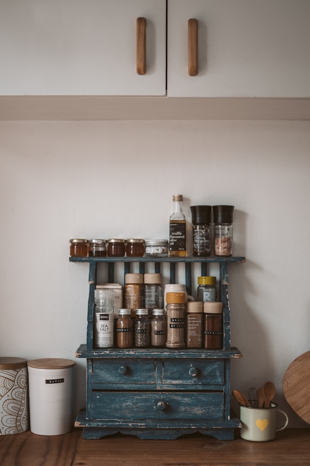 A well-organized and labeled spice rack on a wooden counter